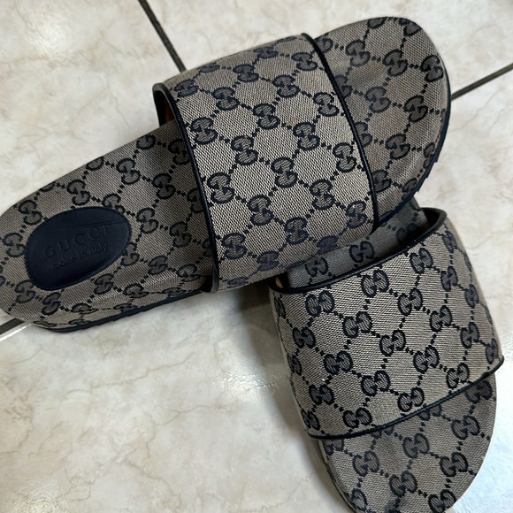 Gucci sandals used in good condition